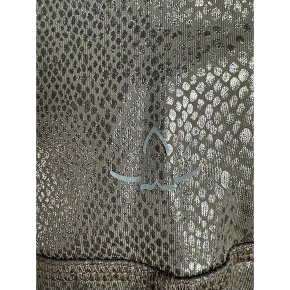 Beyond Yoga Metallic Snake Print Athleisure Glam Biker Workout Shorts XS - Picture 4 of 5